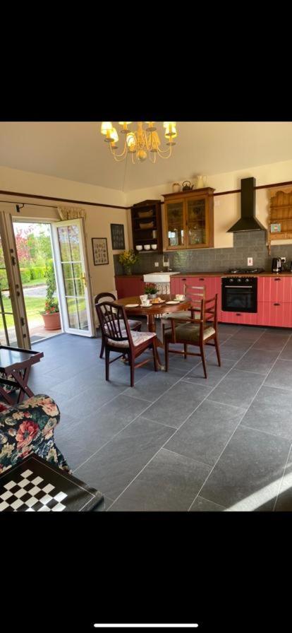 Tinahely Yellow Heights Accommodation מראה חיצוני תמונה